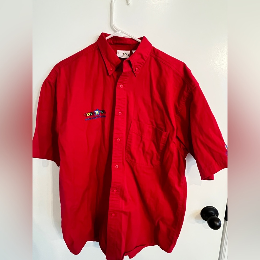 Men’s size small HTF Toys R Us button down red long sleeve polo shirt